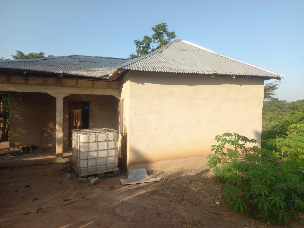 Pig Farm   ( 12 Plots) 2 & Half Acres Land, Offinso, on Kumsi Techiman Road., Offinso Municipal, Ashanti, Tank Farm for Sale