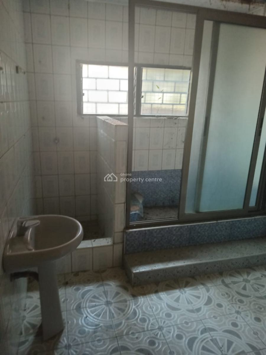 5 Bedrooms, Kentinkrono, Near Tech/ Knust., Kumasi Metropolitan, Ashanti, House for Sale