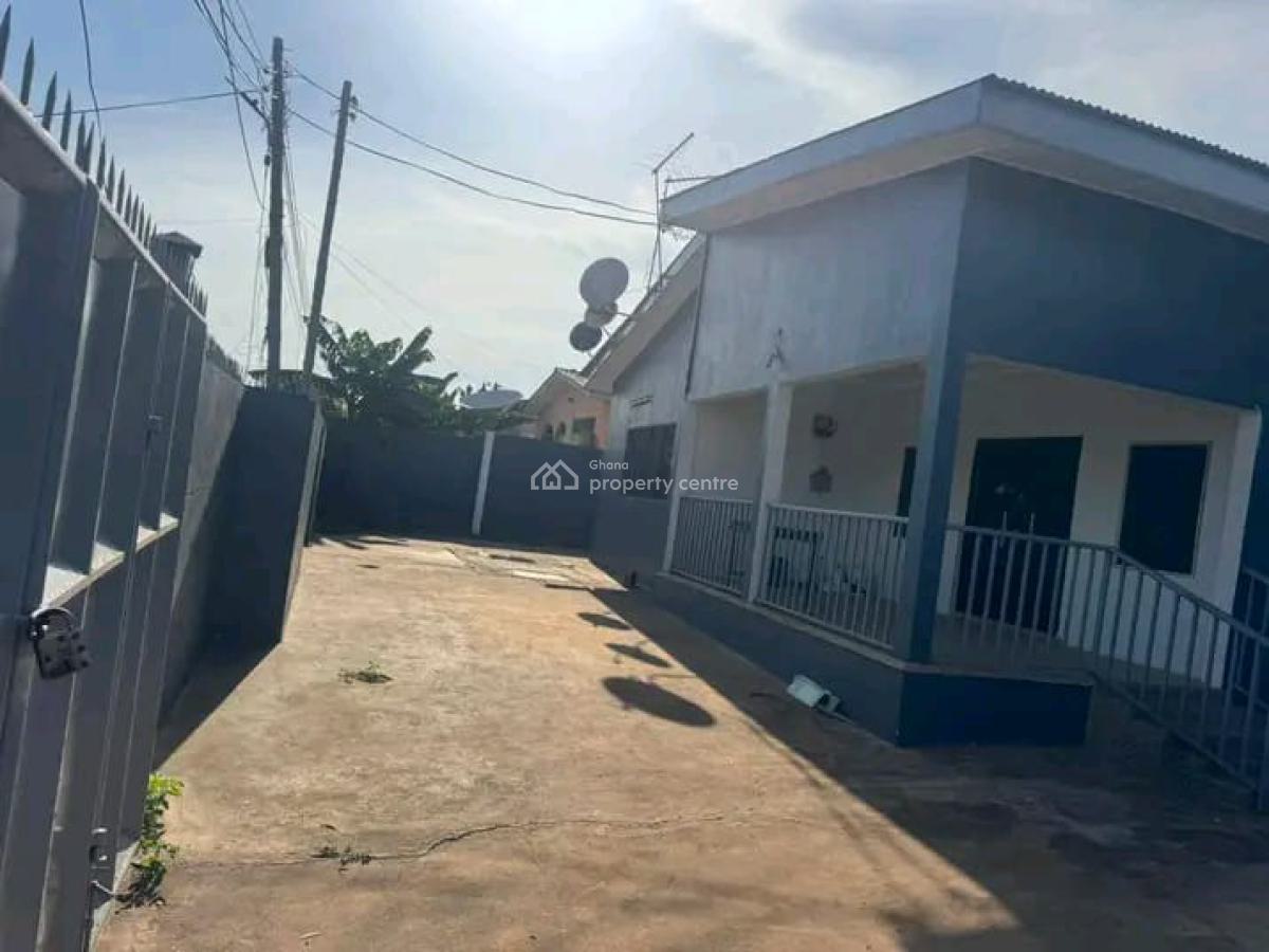 Decent 4-bedroom House, Tantra Hill, Ga West Municipal, Accra, House for Rent