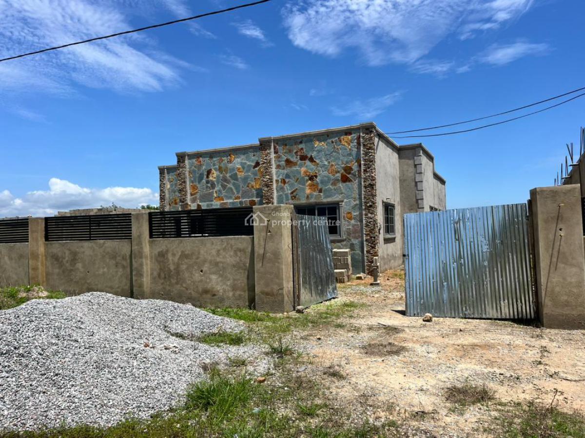 Commercial Property for Guest House/ Hostel, Trauma Hospital Road, Effutu Municipal, Central Region, Hotel / Guest House for Sale