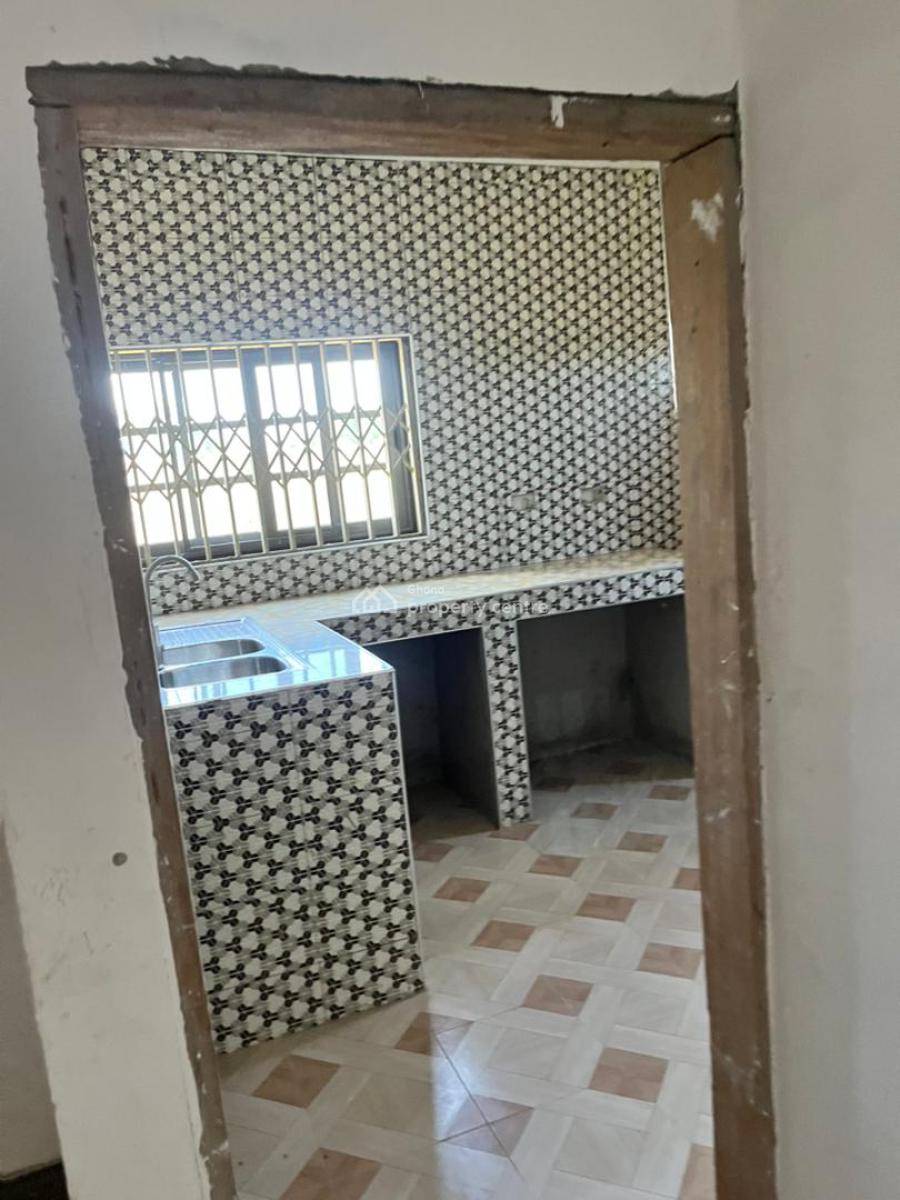 Commercial Property for Guest House/ Hostel, Trauma Hospital Road, Effutu Municipal, Central Region, Hotel / Guest House for Sale