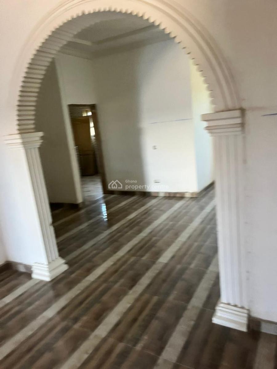 Commercial Property for Guest House/ Hostel, Trauma Hospital Road, Effutu Municipal, Central Region, Hotel / Guest House for Sale