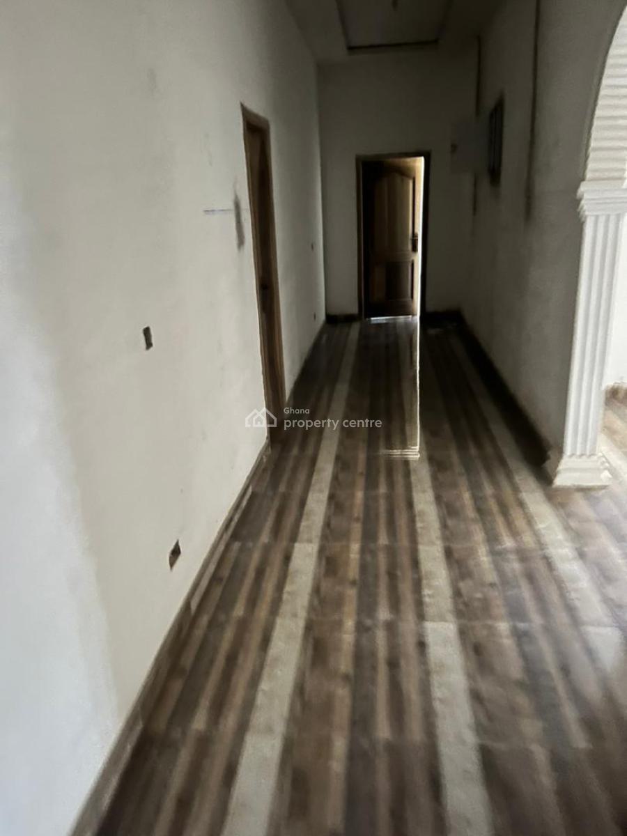 Commercial Property for Guest House/ Hostel, Trauma Hospital Road, Effutu Municipal, Central Region, Hotel / Guest House for Sale