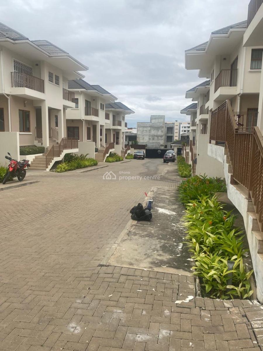 Cantonments 5 Bedrooms with Boys Quarters, Cantonments, Cantonments, Accra, Townhouse for Rent