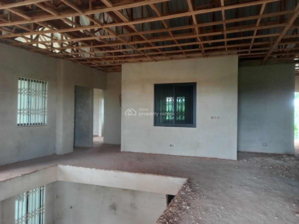8 Bedrooms, Santasi Nkoransa, on Kumasi Anwiankwanta Road, Kumasi Metropolitan, Ashanti, House for Sale