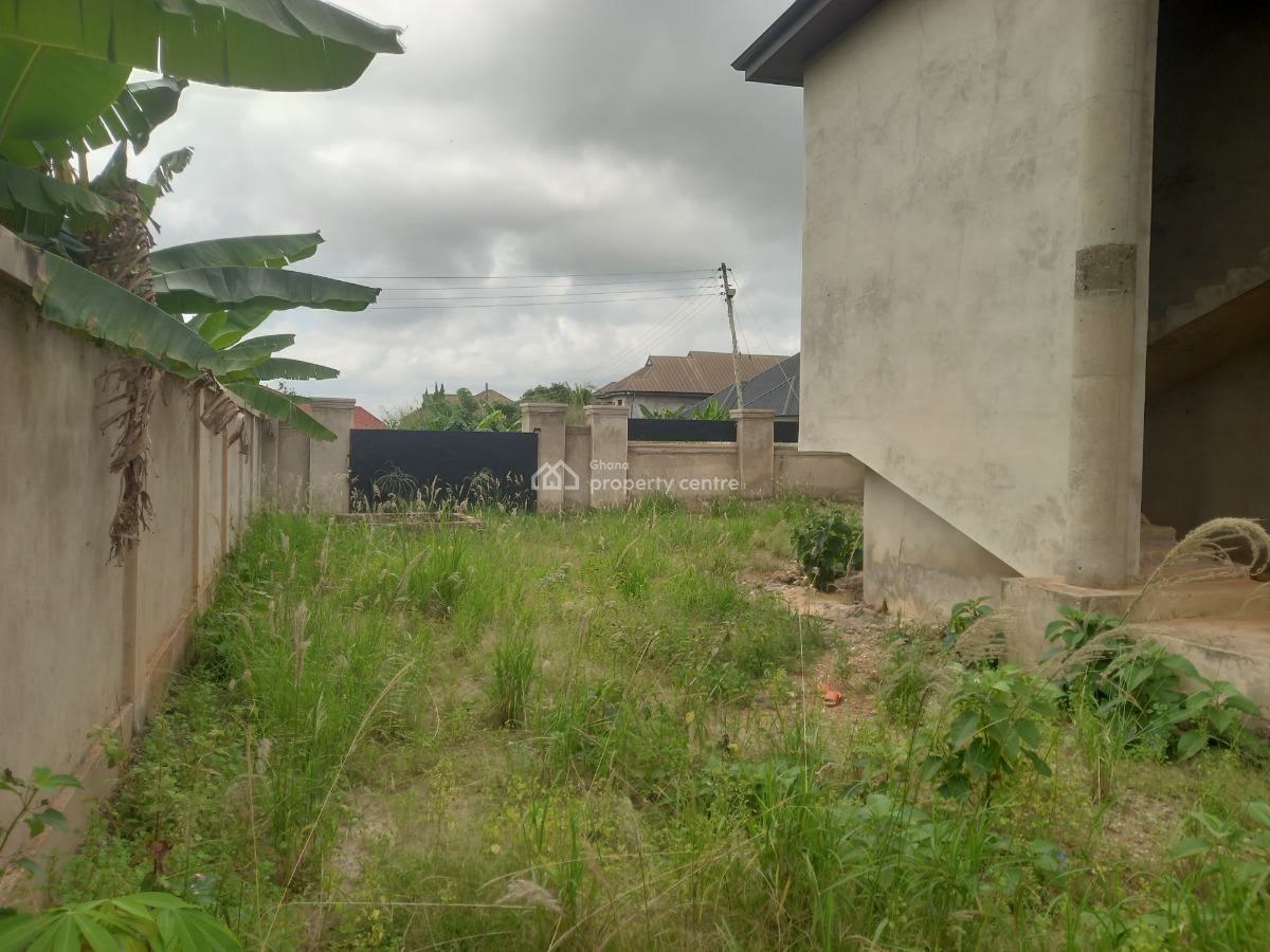8 Bedrooms, Santasi Nkoransa, on Kumasi Anwiankwanta Road, Kumasi Metropolitan, Ashanti, House for Sale