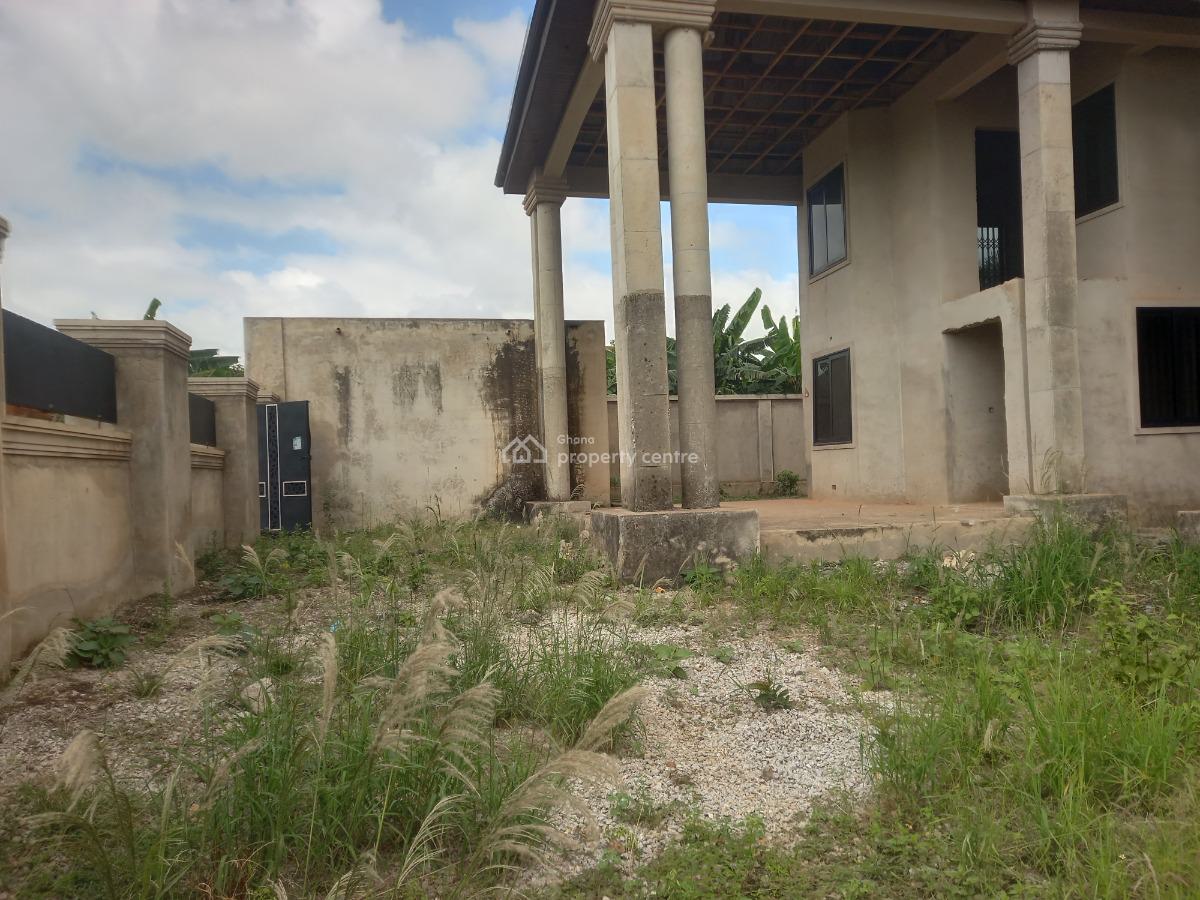 8 Bedrooms, Santasi Nkoransa, on Kumasi Anwiankwanta Road, Kumasi Metropolitan, Ashanti, House for Sale