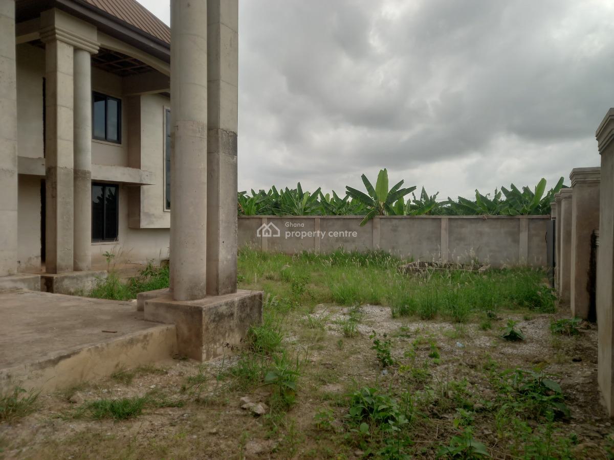 8 Bedrooms, Santasi Nkoransa, on Kumasi Anwiankwanta Road, Kumasi Metropolitan, Ashanti, House for Sale