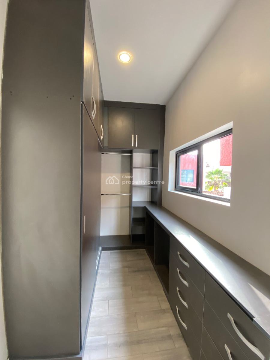 4 Bedrooms House at East Legon, East Legon, East Legon, Accra, Townhouse for Sale