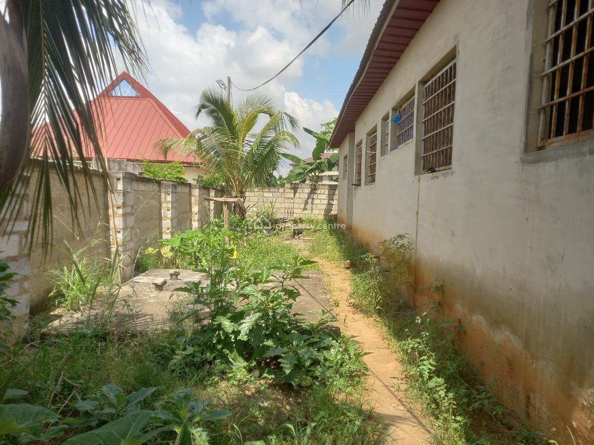 6 Bedrooms, Konkorli, Near Santasi/ Ahodwo Daban., Kumasi Metropolitan, Ashanti, House for Sale