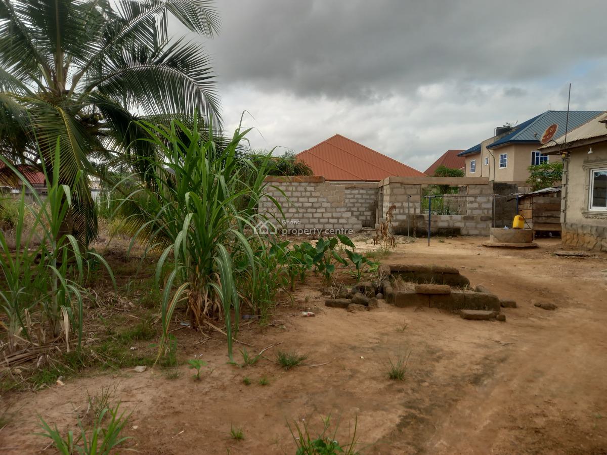 2 Bedrooms  ( Plot Size  100*70), Nkoransa, on Santasi Road., Kumasi Metropolitan, Ashanti, House for Sale