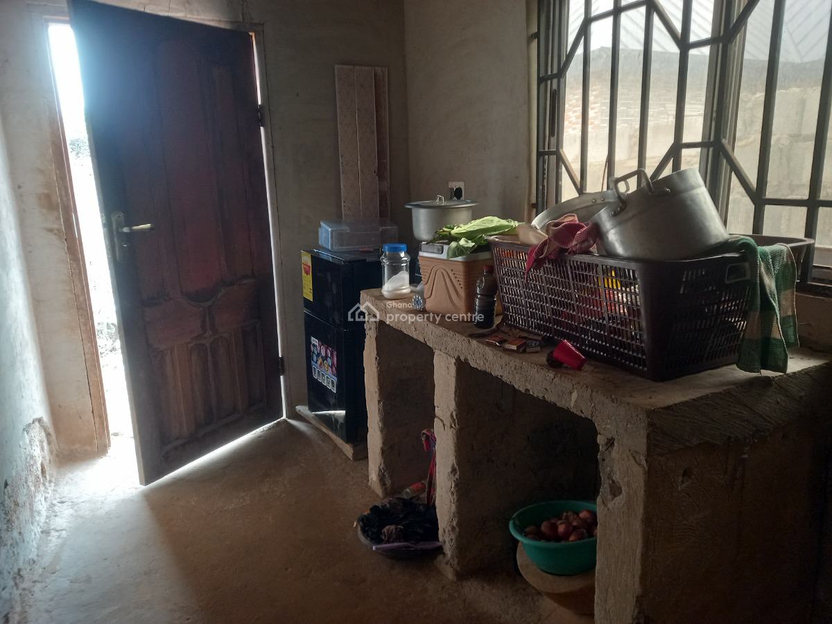 2 Bedrooms  ( Plot Size  100*70), Nkoransa, on Santasi Road., Kumasi Metropolitan, Ashanti, House for Sale