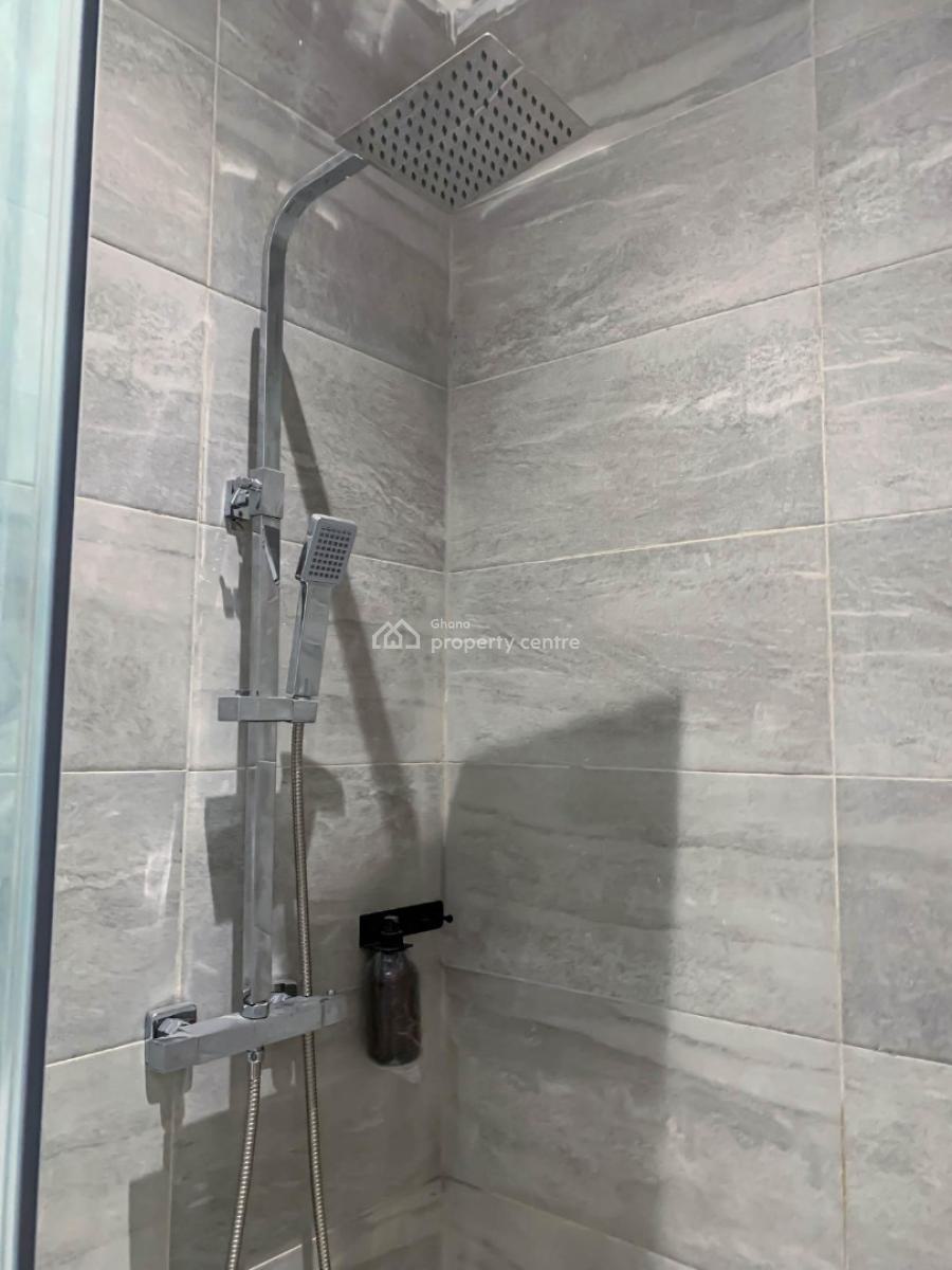 Luxury 16 Bedrooms, Pokuase Hill Top, Pokuase (pokoasi), Ga West Municipal, Accra, Hotel / Guest House for Sale