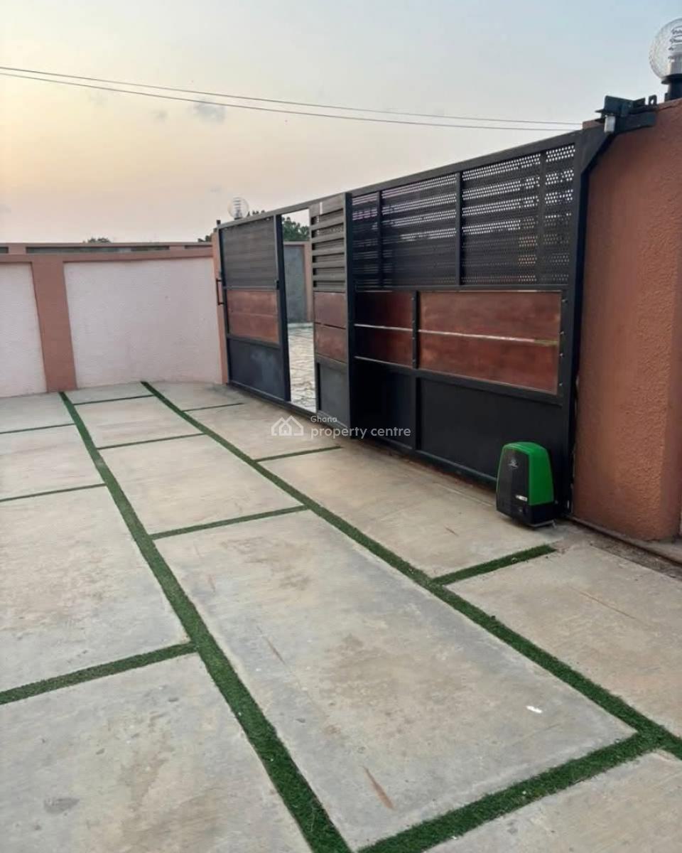 Executive Furnished 3-bedroom, East Airport, Airport Residential Area, Accra, Townhouse for Rent