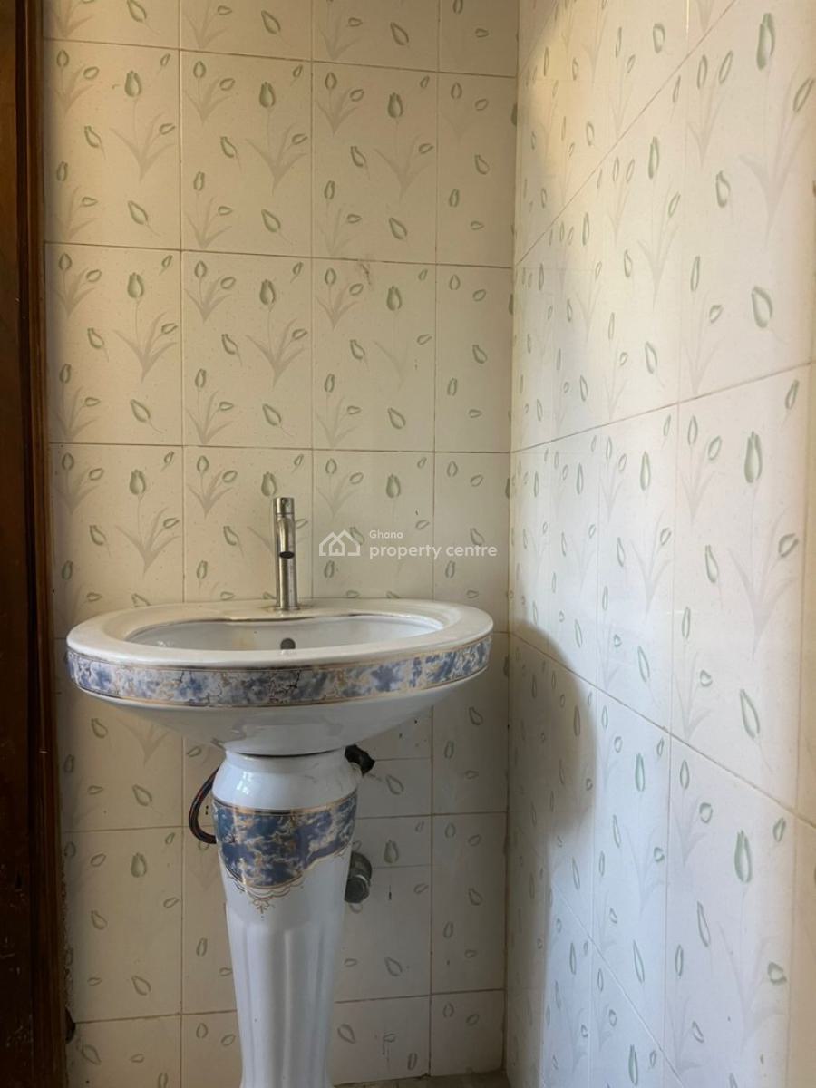 Freehold 4 Bedroom with Outhouse & Swimming Pool, Broadcastle Accra, Accra Metropolitan, Accra, House for Sale