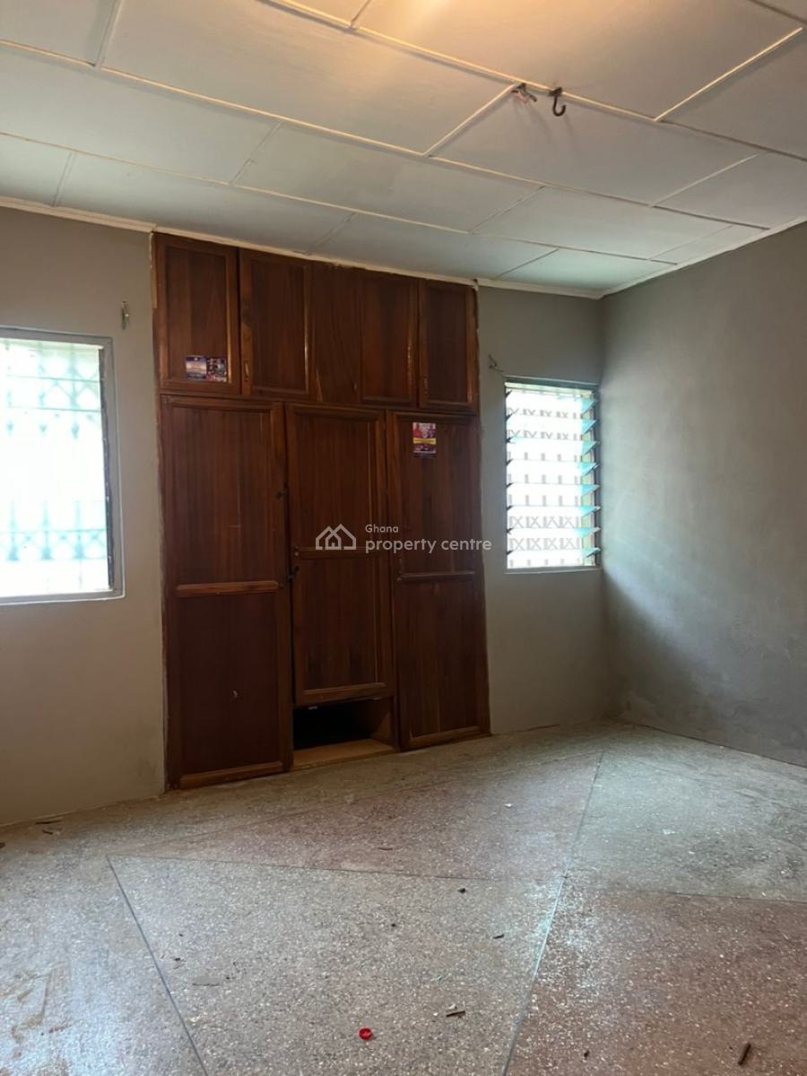 Freehold 4 Bedroom with Outhouse & Swimming Pool, Broadcastle Accra, Accra Metropolitan, Accra, House for Sale