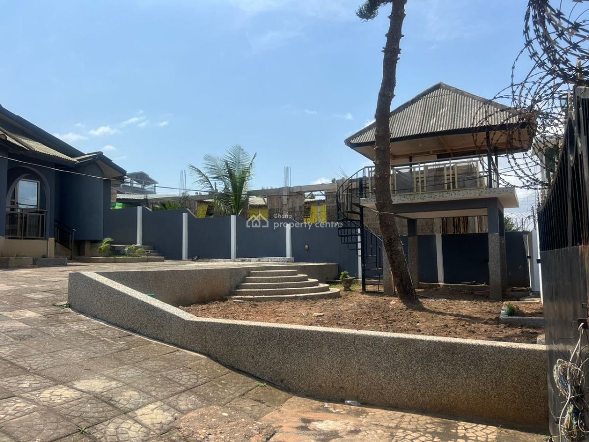 Freehold 4 Bedroom with Outhouse & Swimming Pool, Broadcastle Accra, Accra Metropolitan, Accra, House for Sale