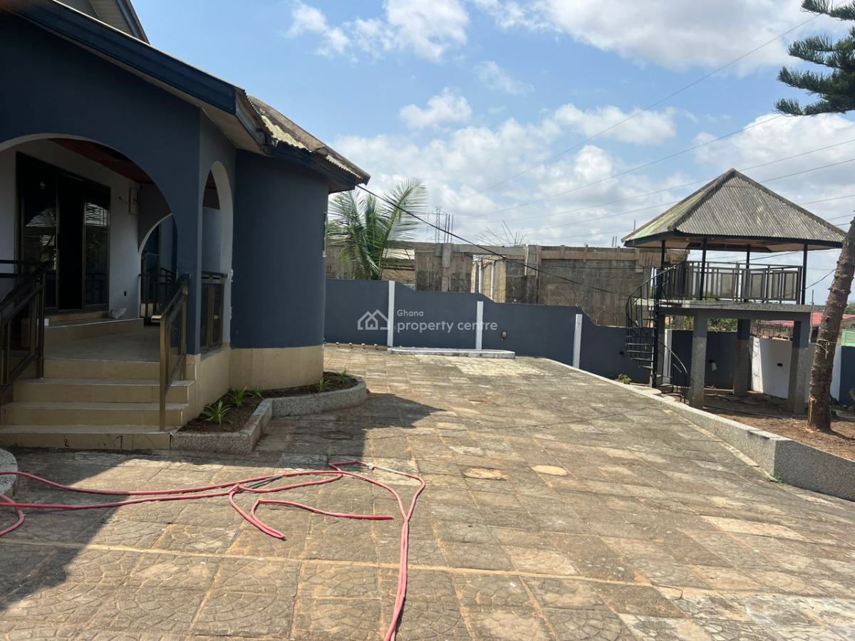 Freehold 4 Bedroom with Outhouse & Swimming Pool, Broadcastle Accra, Accra Metropolitan, Accra, House for Sale