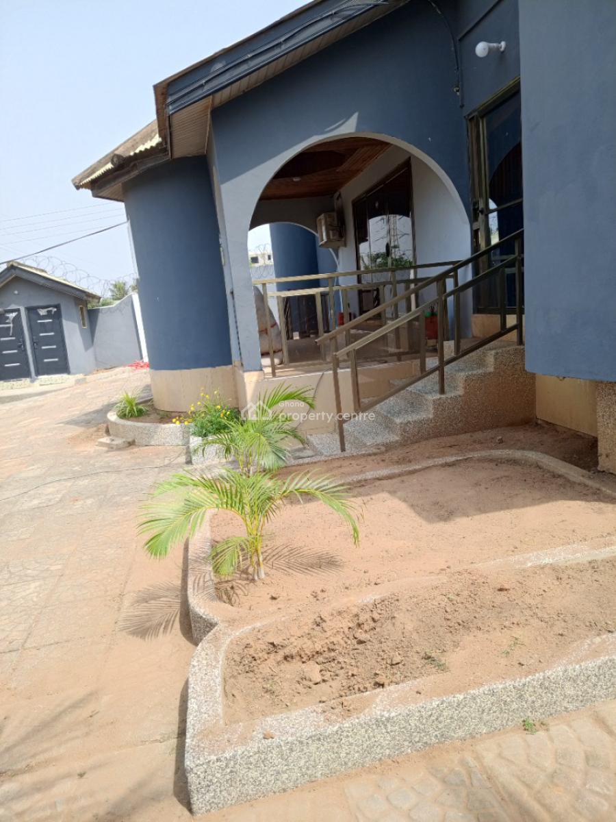 Freehold 4 Bedroom with Outhouse & Swimming Pool, Broadcastle, Accra Metropolitan, Accra, House for Sale