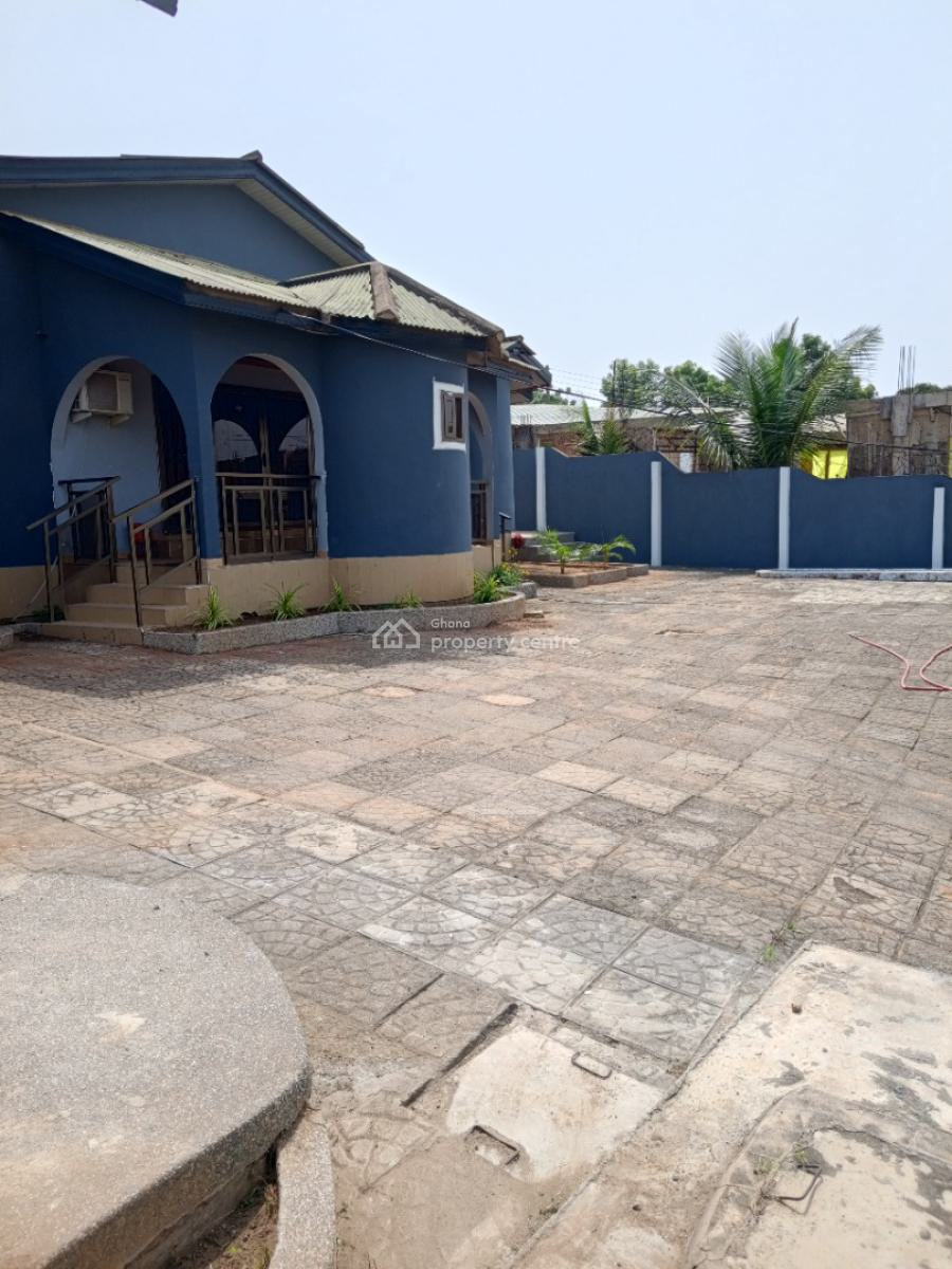 Freehold 4 Bedroom with Outhouse & Swimming Pool, Broadcastle, Accra Metropolitan, Accra, House for Sale