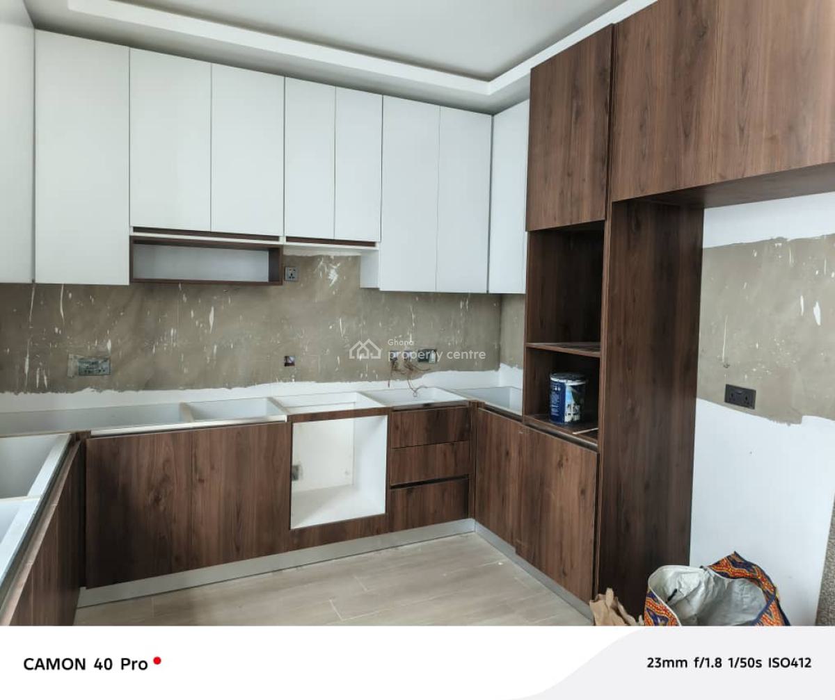 Executive 4-bedroom Townhouse @ Sakumono, Sakumono, Tema, Accra, House for Sale