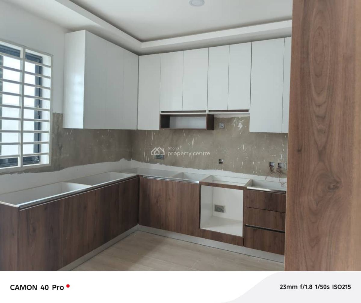 Executive 4-bedroom Townhouse @ Sakumono, Sakumono, Tema, Accra, House for Sale
