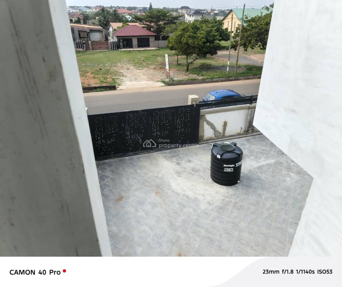 Executive 4-bedroom Townhouse @ Sakumono, Sakumono, Tema, Accra, House for Sale
