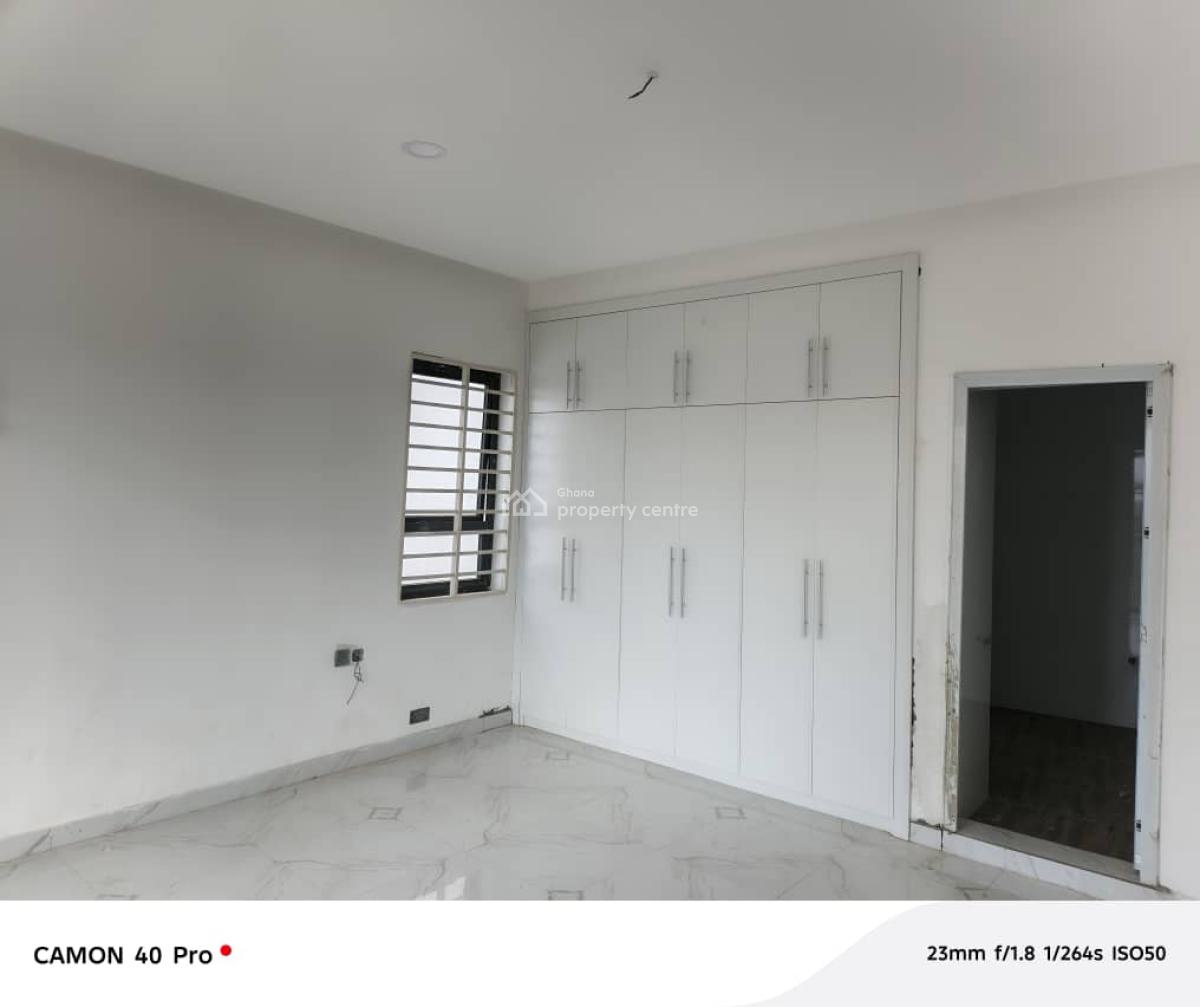 Executive 4-bedroom Townhouse @ Sakumono, Sakumono, Tema, Accra, House for Sale