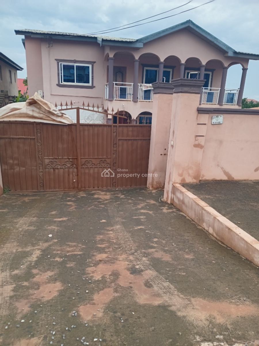 Fairly Used  5 Bedrooms with a Shop in Front, Kwabenya, Ga East Municipal, Accra, House for Sale
