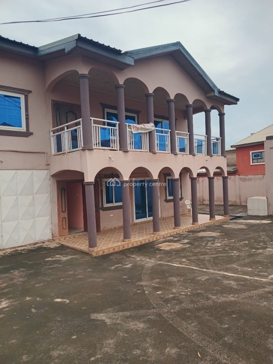 Fairly Used  5 Bedrooms with a Shop in Front, Kwabenya, Ga East Municipal, Accra, House for Sale