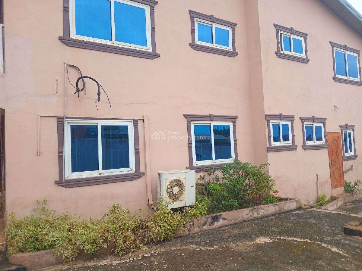 Fairly Used  5 Bedrooms with a Shop in Front, Kwabenya, Ga East Municipal, Accra, House for Sale