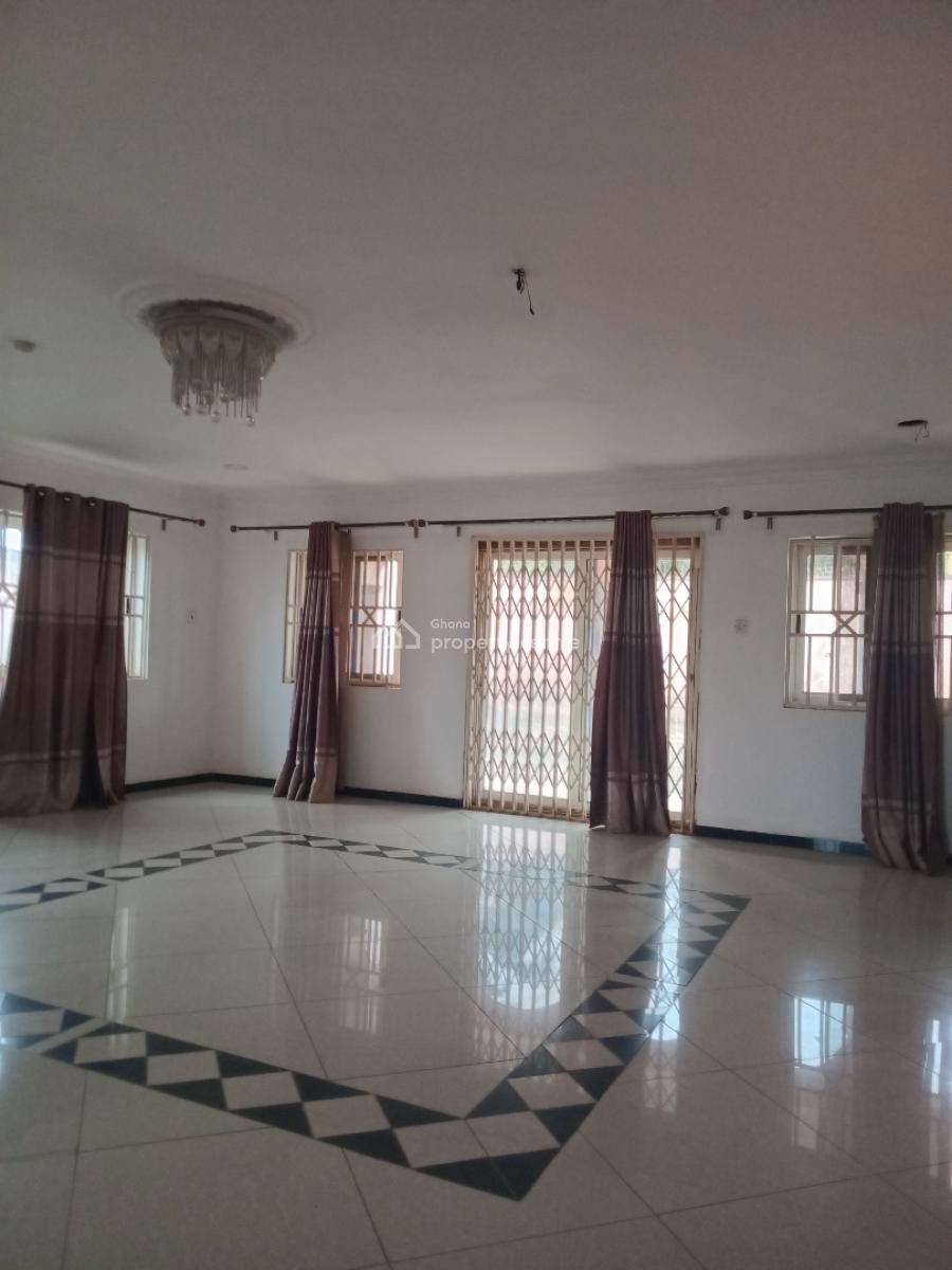 Fairly Used  5 Bedrooms with a Shop in Front, Kwabenya, Ga East Municipal, Accra, House for Sale