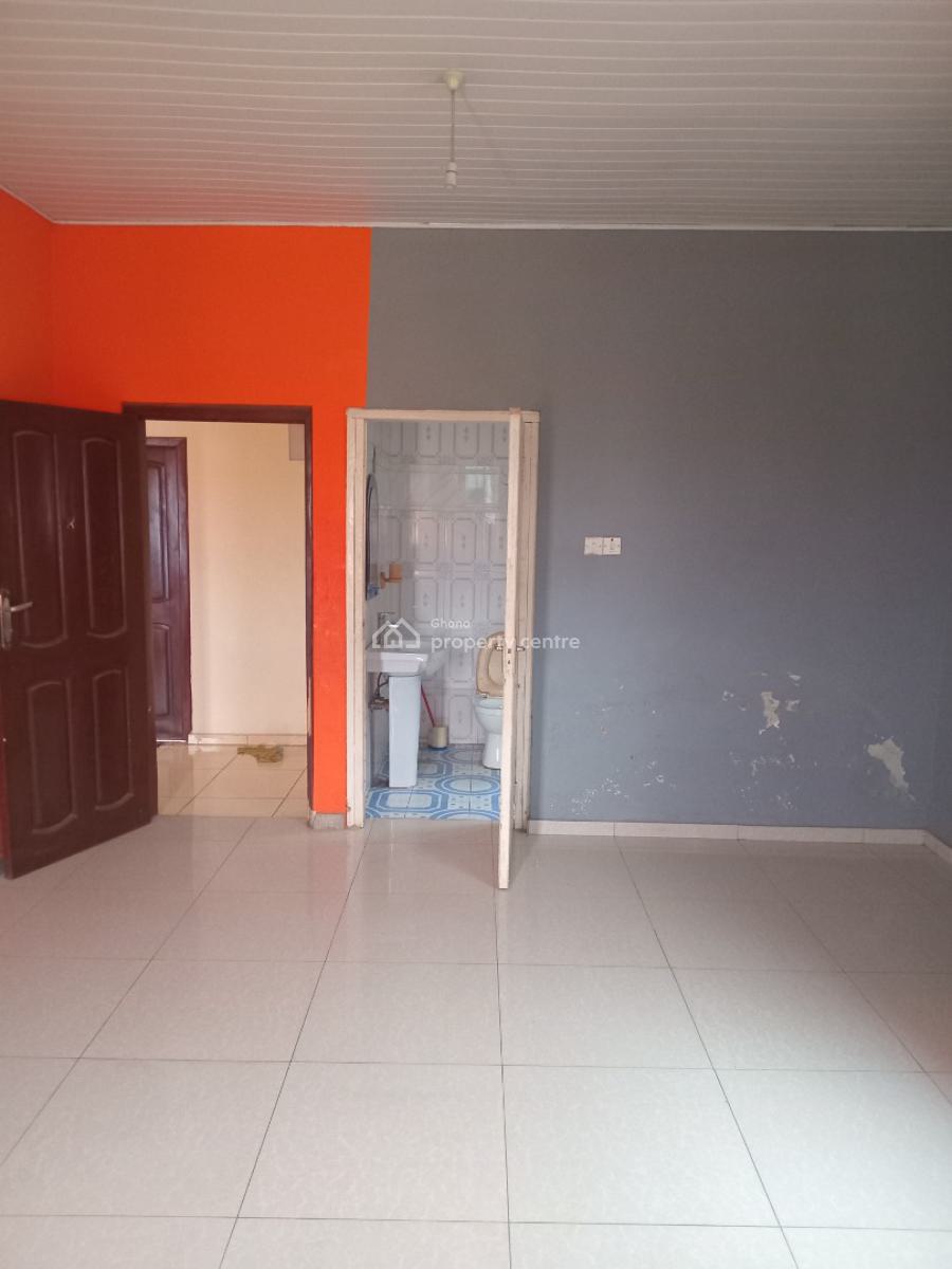 Fairly Used  5 Bedrooms with a Shop in Front, Kwabenya, Ga East Municipal, Accra, House for Sale