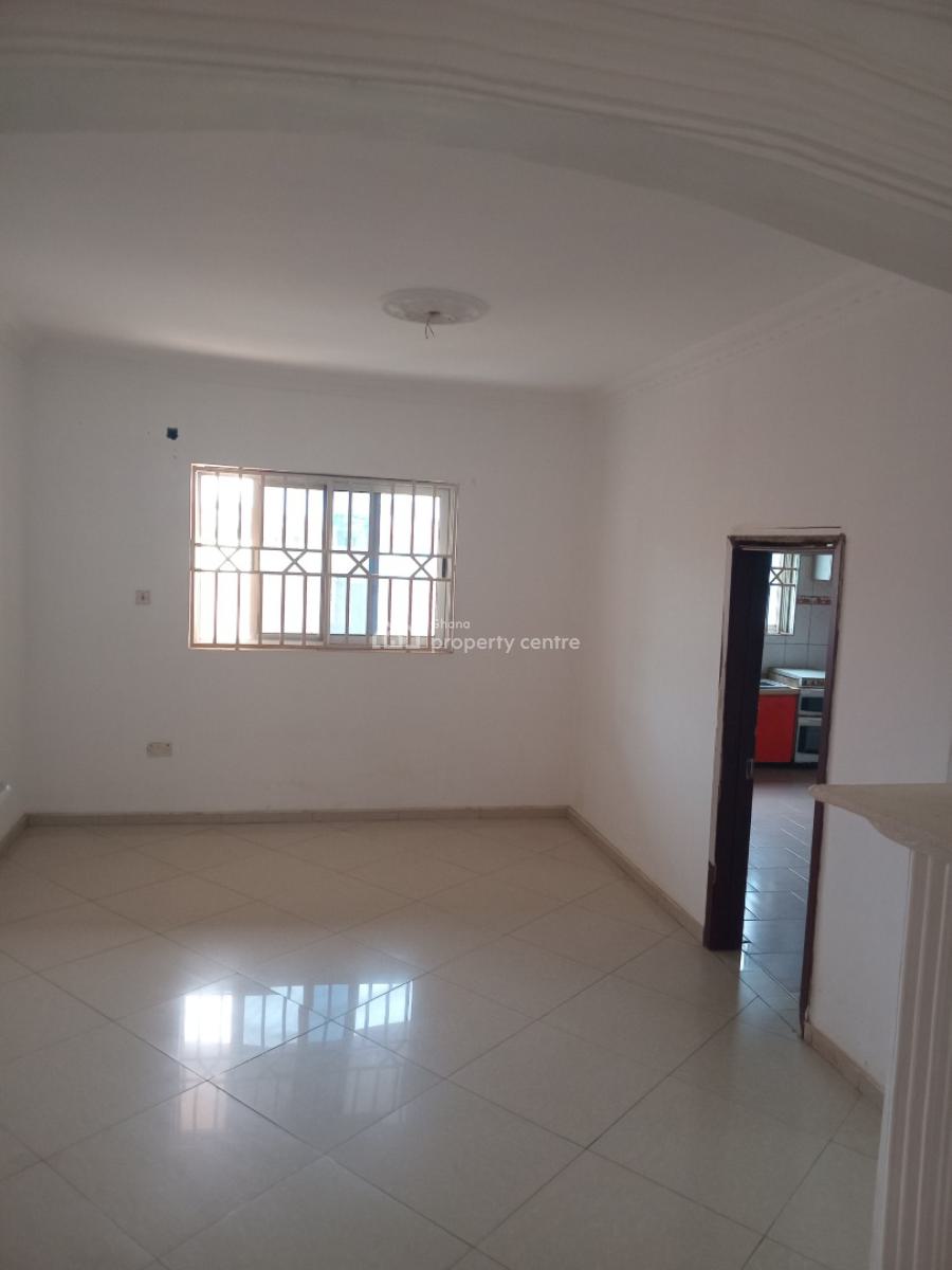 Fairly Used  5 Bedrooms with a Shop in Front, Kwabenya, Ga East Municipal, Accra, House for Sale