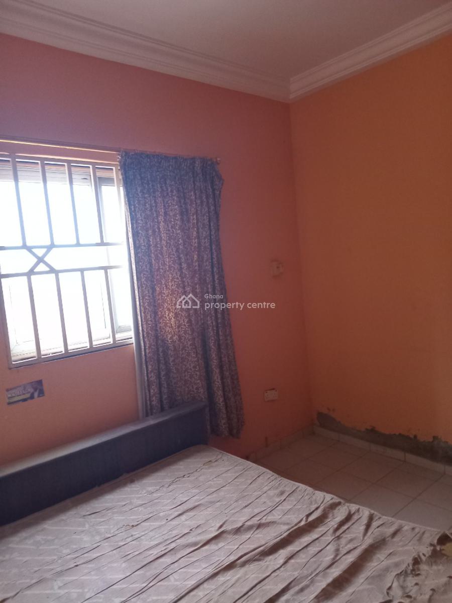 Fairly Used  5 Bedrooms with a Shop in Front, Kwabenya, Ga East Municipal, Accra, House for Sale