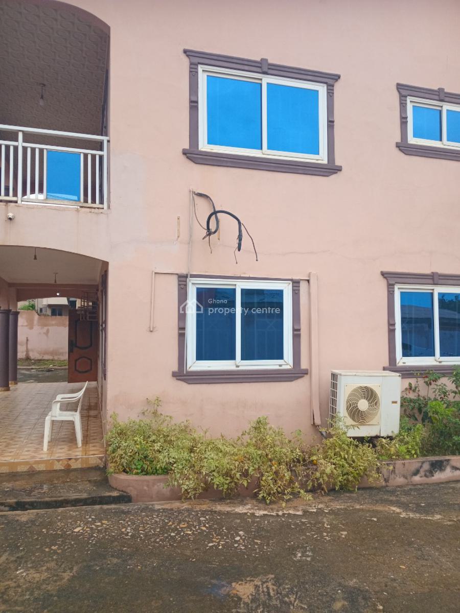 Fairly Used  5 Bedrooms with a Shop in Front, Kwabenya, Ga East Municipal, Accra, House for Sale
