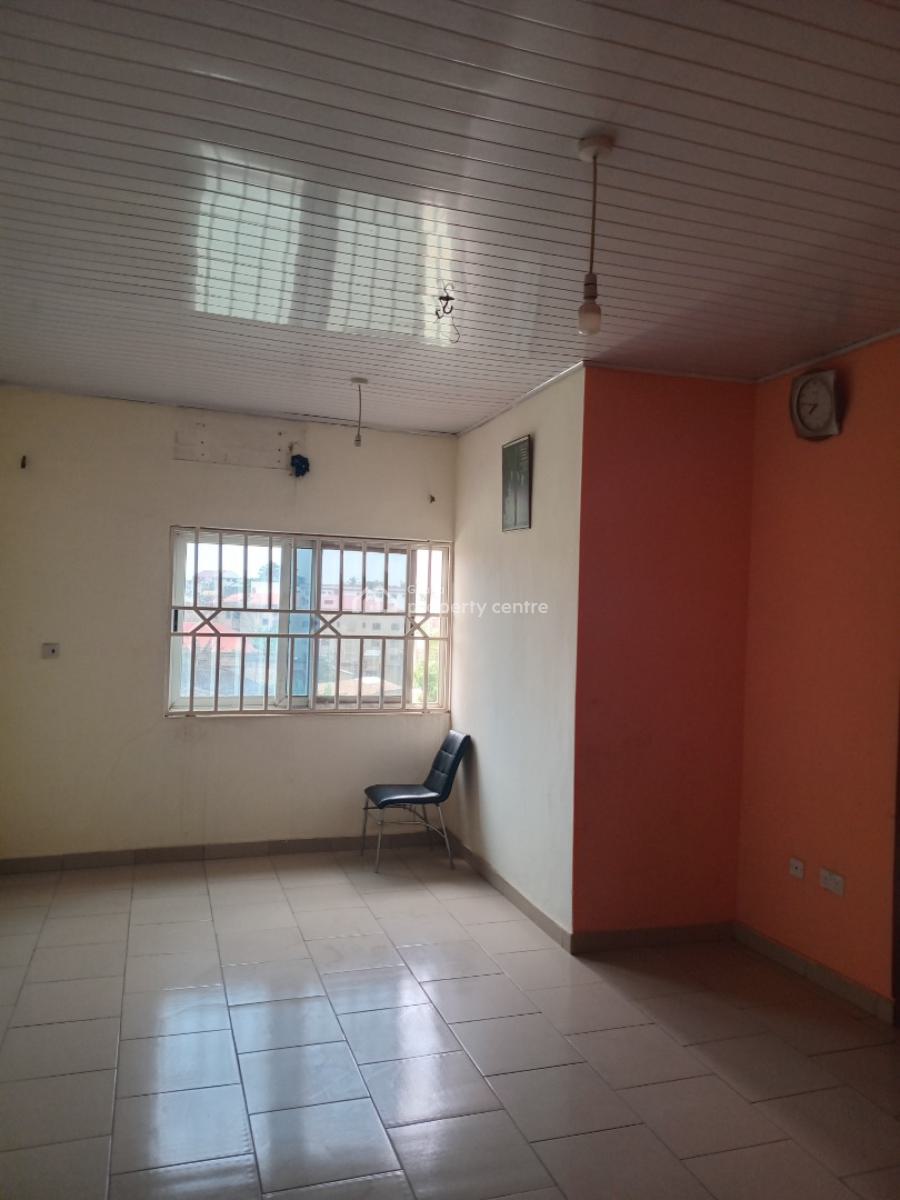 Fairly Used  5 Bedrooms with a Shop in Front, Kwabenya, Ga East Municipal, Accra, House for Sale