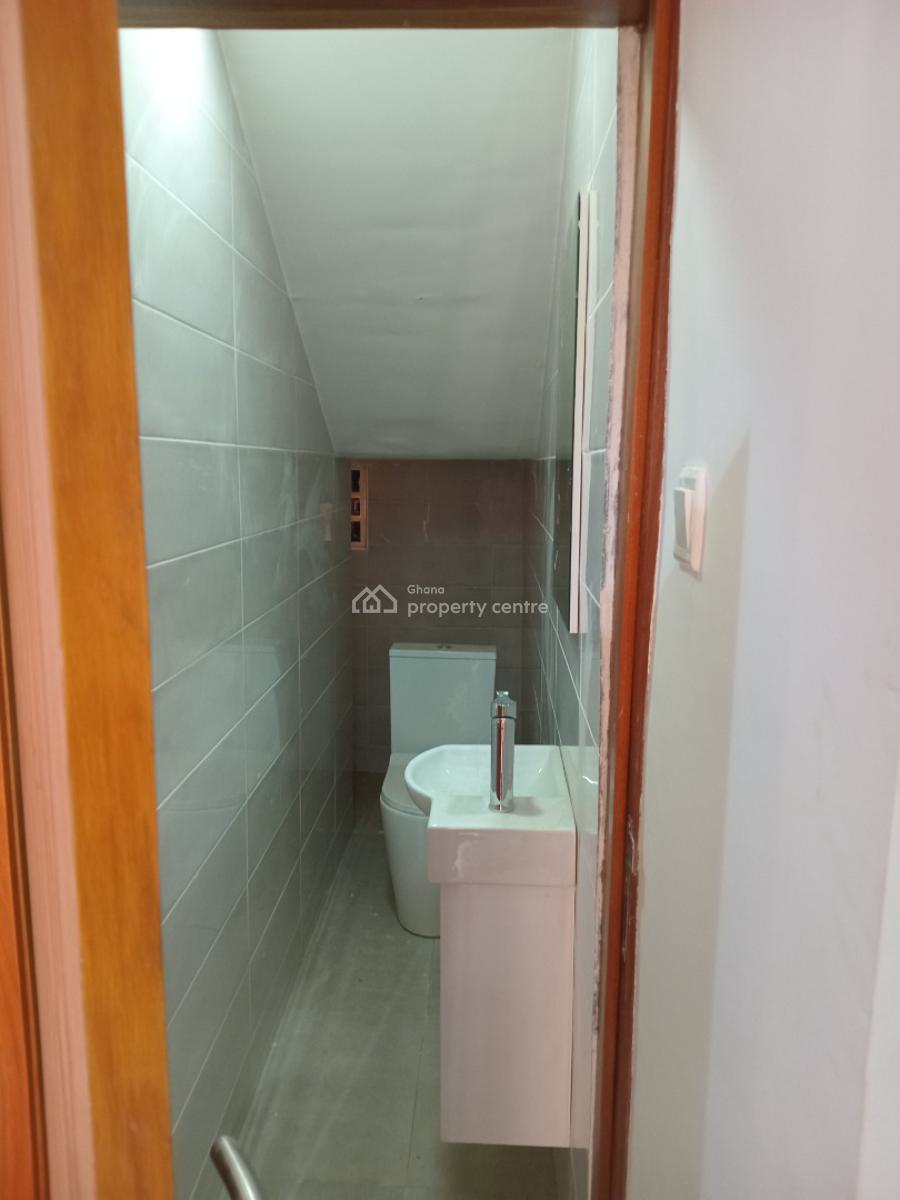 2 Bedroom House, Mile 7, Achimota, Accra, House for Sale