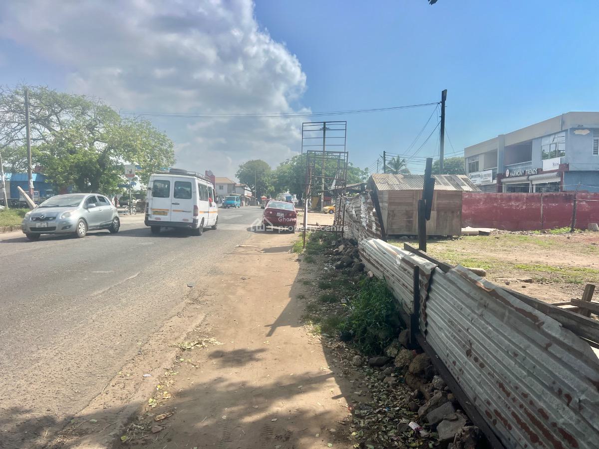 Main Roadside Land in Osu, Osu, Osu, Accra, Mixed-use Land for Rent