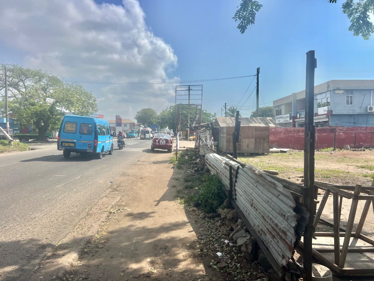 Main Roadside Land in Osu, Osu, Osu, Accra, Mixed-use Land for Rent