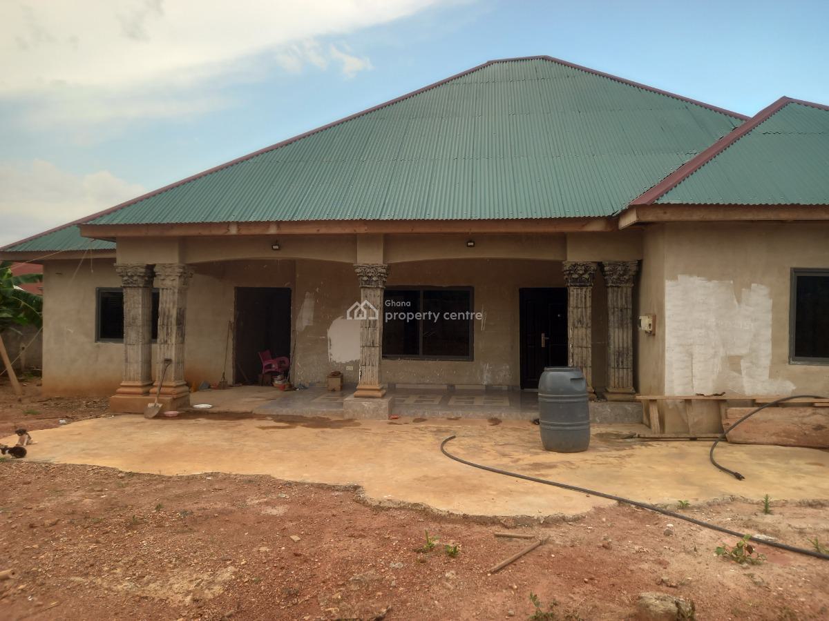 5 Bedrooms, Akyeremadi, on Sofoline/ Kwadaso Agric Road., Kumasi Metropolitan, Ashanti, House for Sale