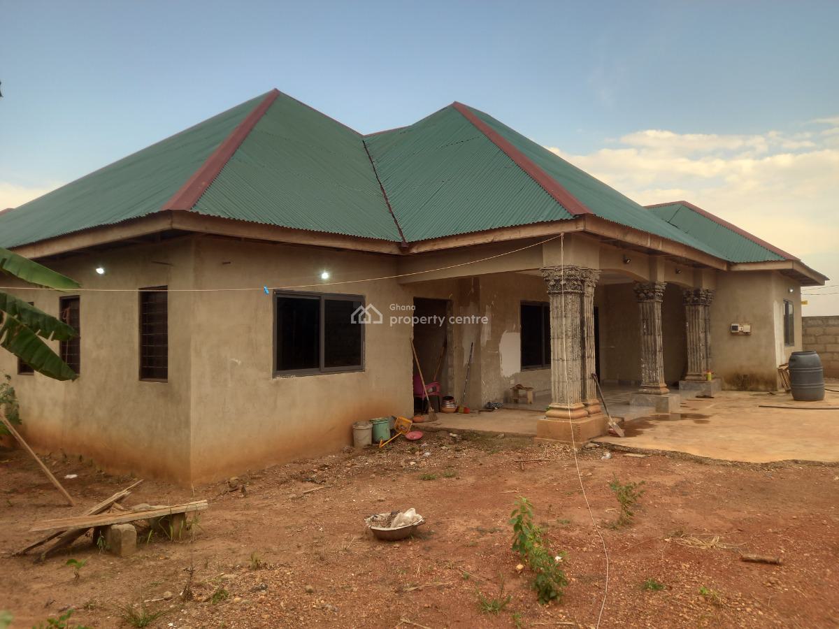 5 Bedrooms, Akyeremadi, on Sofoline/ Kwadaso Agric Road., Kumasi Metropolitan, Ashanti, House for Sale