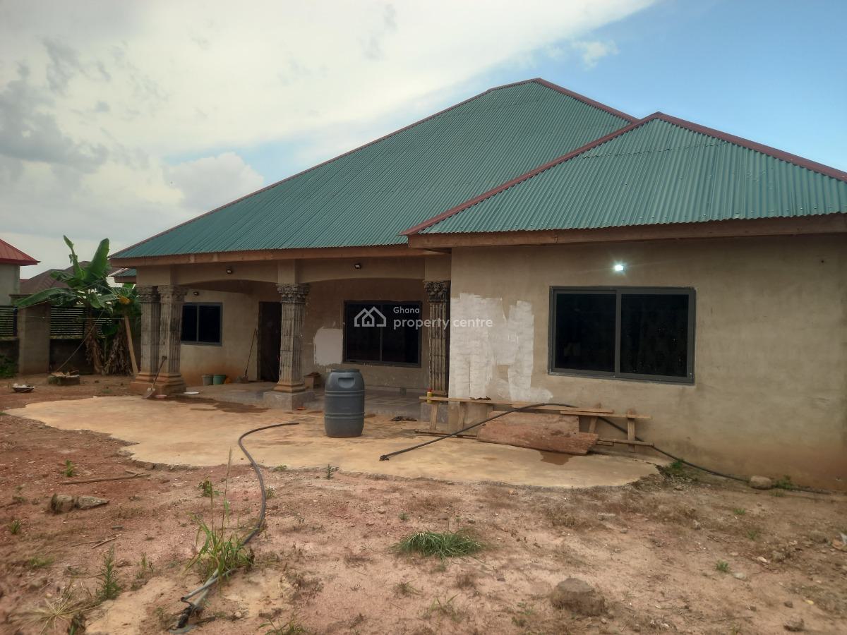 5 Bedrooms, Akyeremadi, on Sofoline/ Kwadaso Agric Road., Kumasi Metropolitan, Ashanti, House for Sale