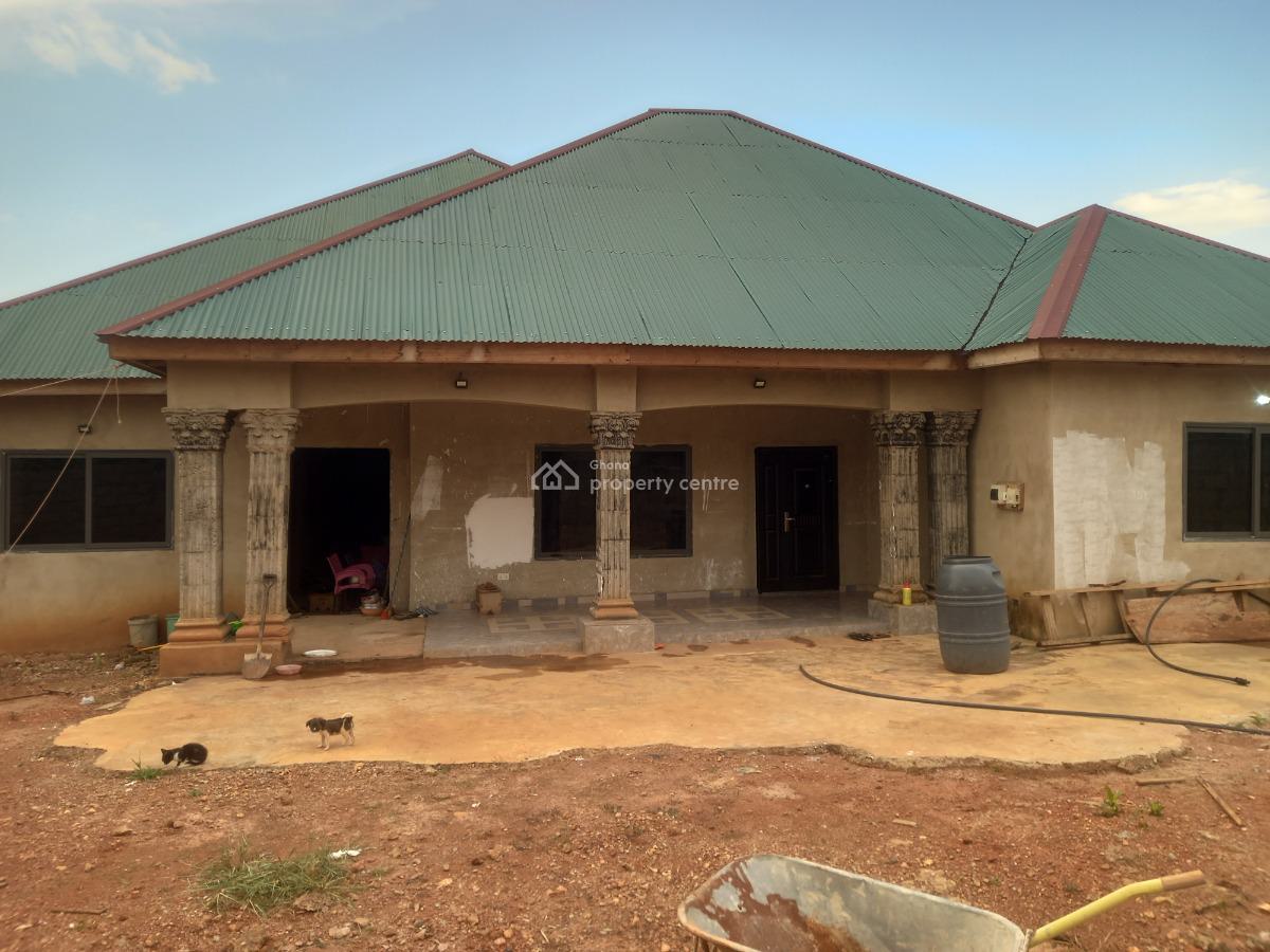 5 Bedrooms, Akyeremadi, on Sofoline/ Kwadaso Agric Road., Kumasi Metropolitan, Ashanti, House for Sale