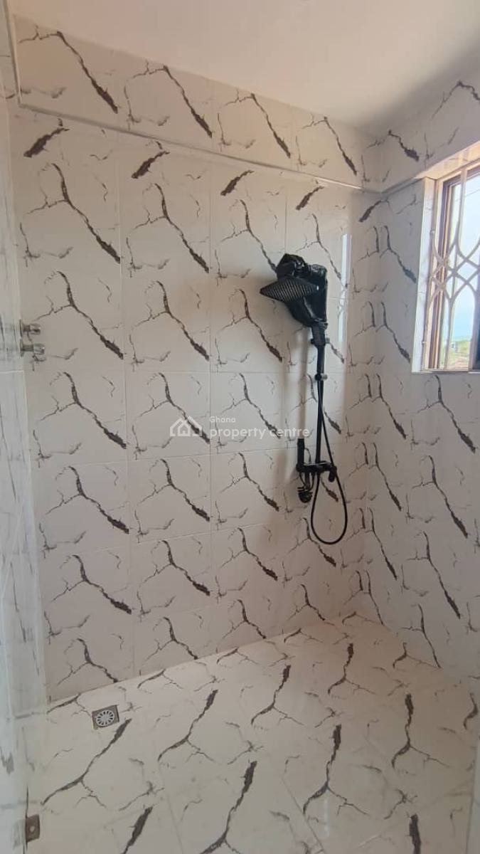 Two Bedroom Self Contain, Rasta Bushroad  Police Statoin, Teshie-nungua Estates, Accra, Mini Flat for Rent