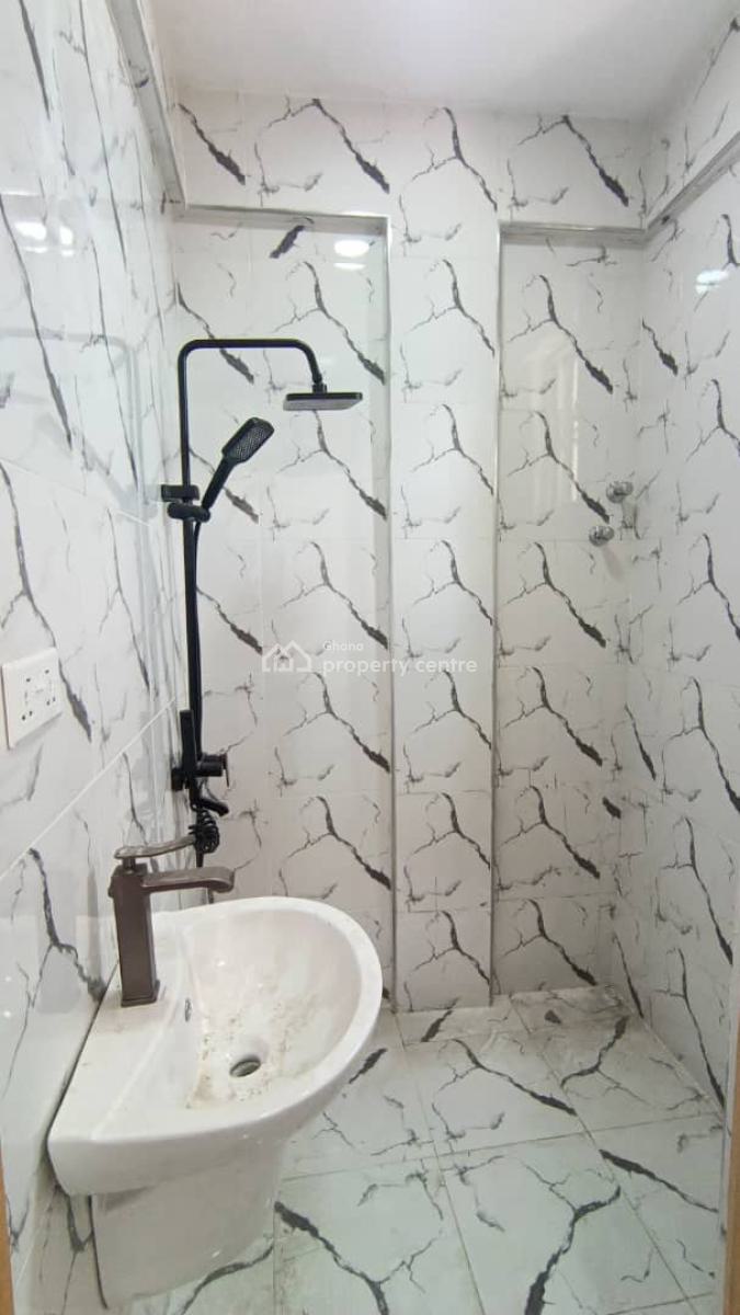 Two Bedroom Self Contain, Rasta Bushroad  Police Statoin, Teshie-nungua Estates, Accra, Mini Flat for Rent