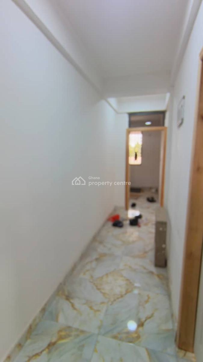 Two Bedroom Self Contain, Rasta Bushroad  Police Statoin, Teshie-nungua Estates, Accra, Mini Flat for Rent