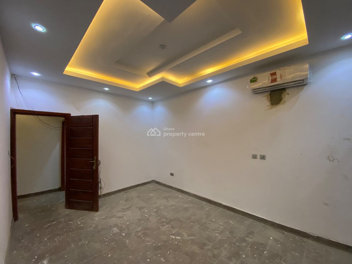 2 Bedrooms House School Junction, School Junction, East Legon Hills, East Legon, Accra, Semi-detached Duplex for Sale