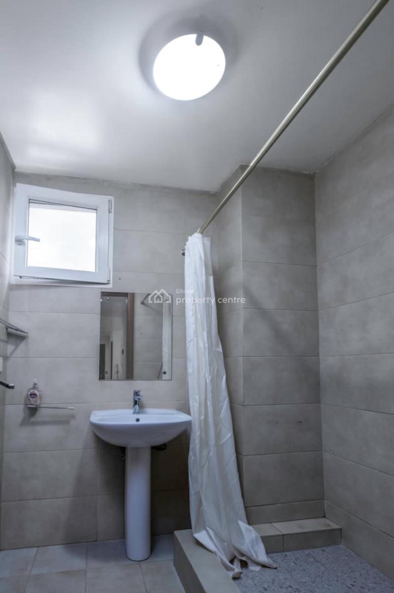 3 Bedroom Apartment in a Gated Community with Swimming Pool, North Ridge, Accra, Apartment for Sale