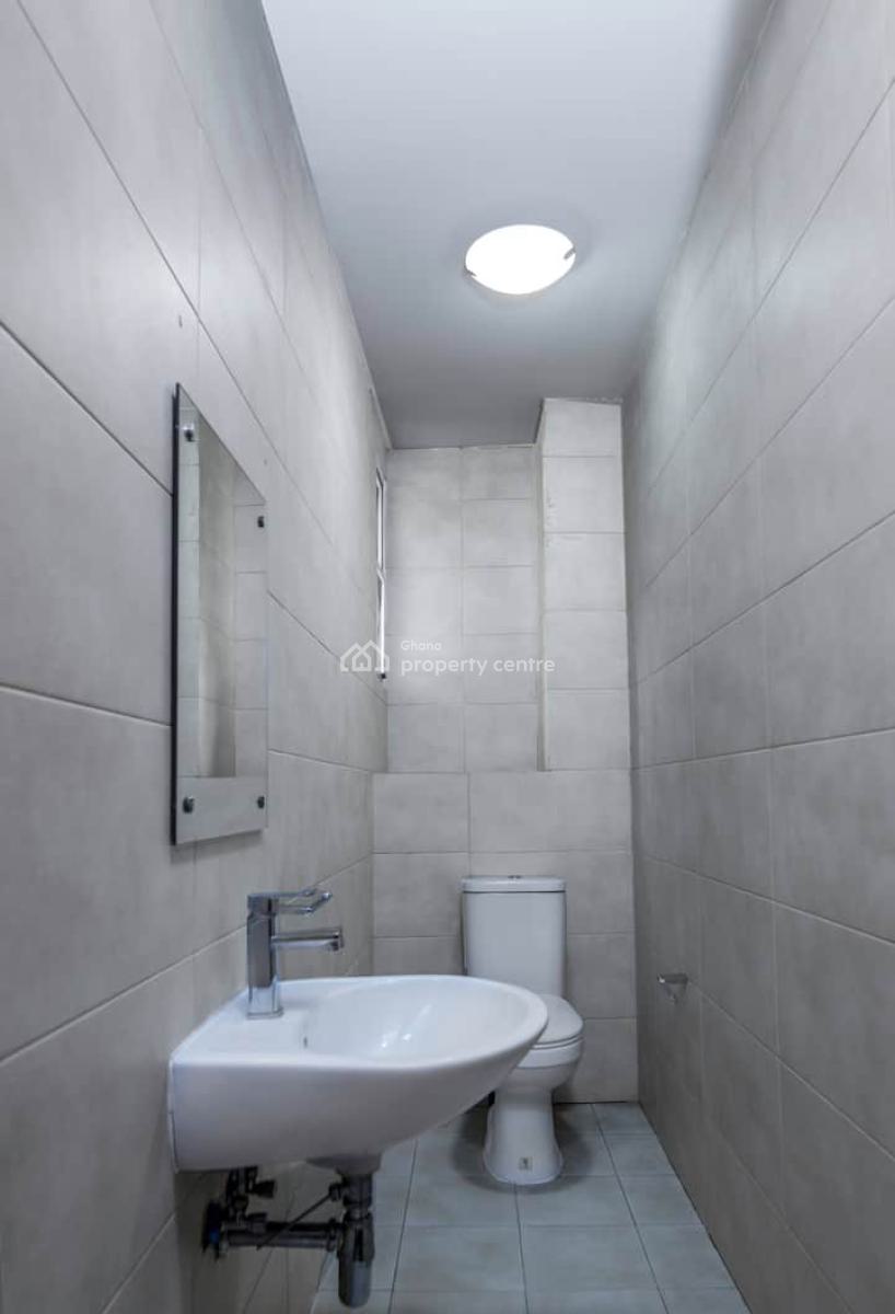 3 Bedroom Apartment in a Gated Community with Swimming Pool, North Ridge, Accra, Apartment for Sale